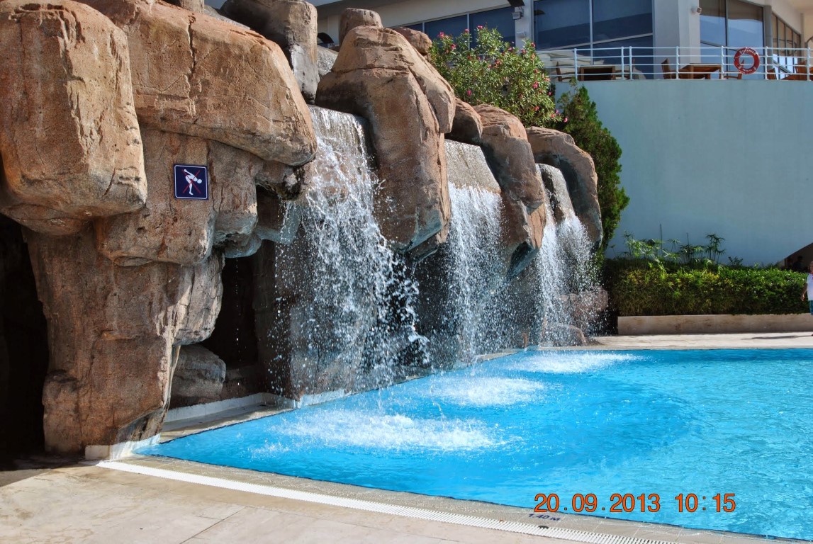 imagini hotel TITANIC LARA